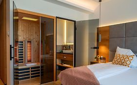 Patrix Hotel, Restaurant, Bar